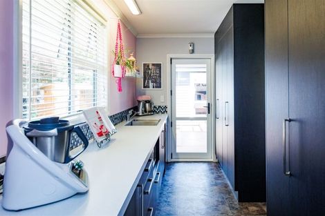 Photo of property in 34 Surrey Crescent, Hokowhitu, Palmerston North, 4410