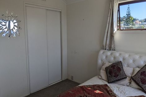 Photo of property in 2/74 Ayton Drive, Totara Vale, Auckland, 0629