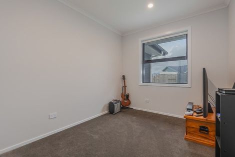 Photo of property in 90 Johnstone Drive, Fitzherbert, Palmerston North, 4410