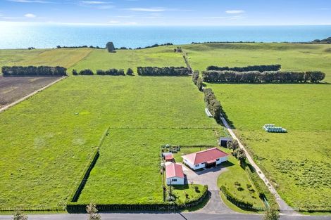 Photo of property in 957 Pukearuhe Road, Waiiti, Urenui, 4377