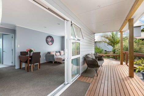 Photo of property in 27 Blanes Road, Weymouth, Auckland, 2103