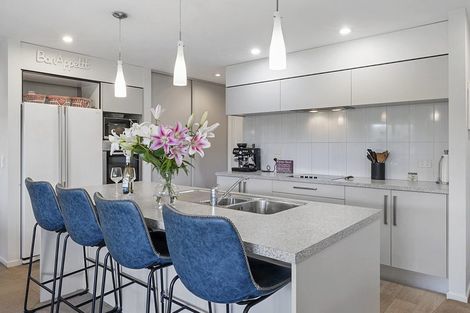 Photo of property in 14 Te Arakete Place, Hurworth, New Plymouth, 4310