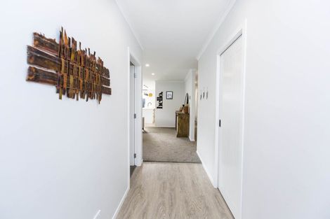 Photo of property in 99 Mawai Hakona Drive, Wallaceville, Upper Hutt, 5018