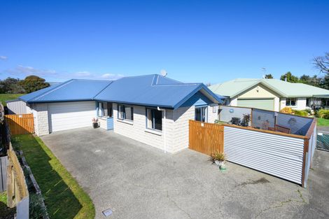 Photo of property in 32 Somerset Crescent, Highbury, Palmerston North, 4412