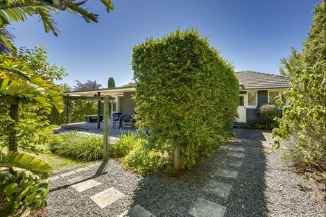 Photo of property in 16 Tauroa Road, Havelock North, 4130