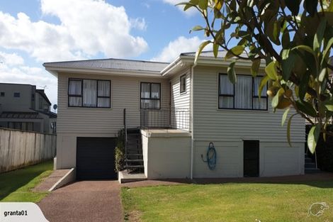 Photo of property in 34 Knights Road, Rothesay Bay, Auckland, 0630