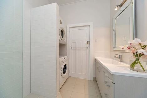 Photo of property in 2/15a Kerr Street, Devonport, Auckland, 0624