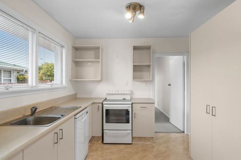 Photo of property in 77 Farquhars Road, Redwood, Christchurch, 8051