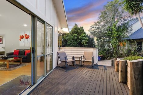 Photo of property in 322b Glenfield Road, Glenfield, Auckland, 0629