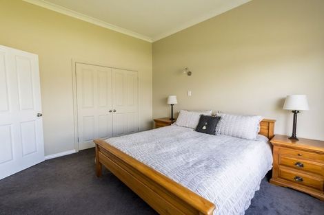 Photo of property in 43 Knowles Street, Terrace End, Palmerston North, 4410