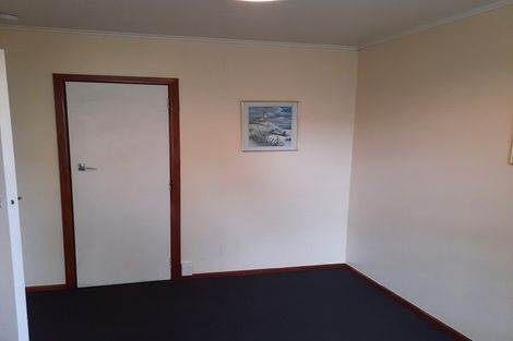 Photo of property in 2/200 Edmonton Road, Te Atatu South, Auckland, 0610