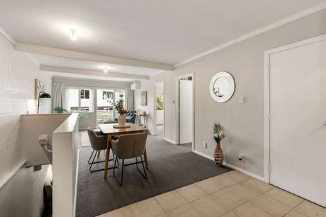 Photo of property in 1/15 Bloomsbury Grove, Newlands, Wellington, 6037