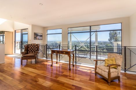 Photo of property in 35 Major Aitken Drive, Huntsbury, Christchurch, 8022