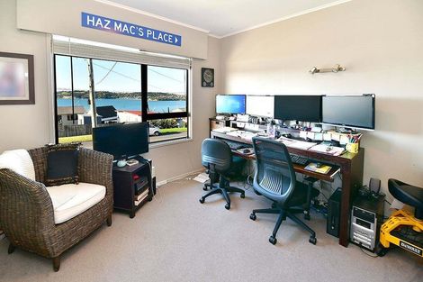 Photo of property in 18 Melandra Road, Stanmore Bay, Whangaparaoa, 0932