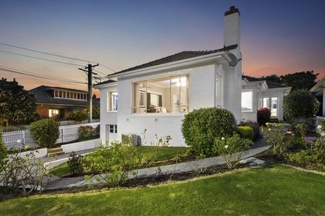 Photo of property in 129 Eglinton Road, Mornington, Dunedin, 9011
