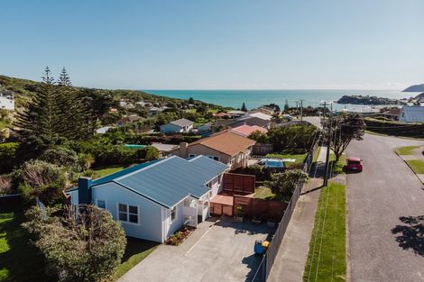 Photo of property in 5 Matatiro Street, Titahi Bay, Porirua, 5022