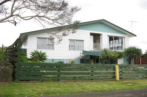 Photo of property in 14 Anarahi Place, Mangere Bridge, Auckland, 2022