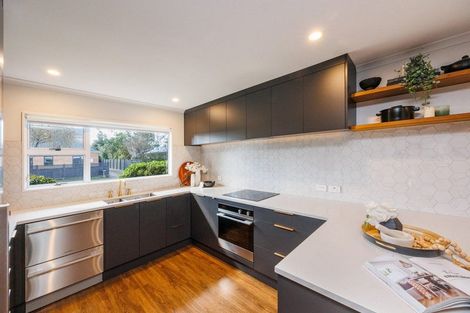 Photo of property in 4 Gladys Place, Kelvin Grove, Palmerston North, 4414