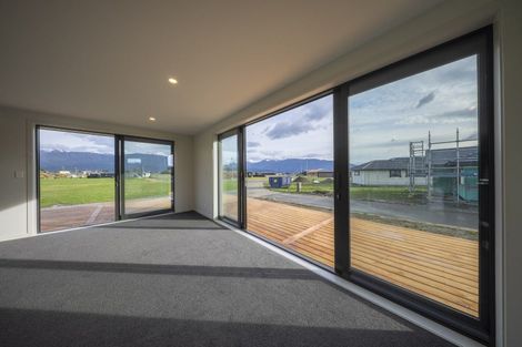 Photo of property in 21 Tukare Loop, Te Anau, 9600