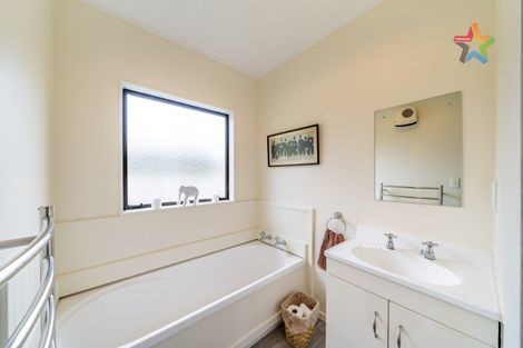 Photo of property in 2/37 Leighton Avenue, Waiwhetu, Lower Hutt, 5010