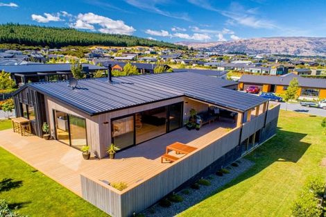 Photo of property in 35 Minaret Ridge, Wanaka, 9305