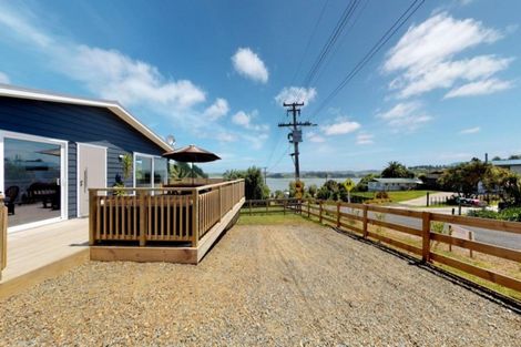 Photo of property in 32 Oxford Street, Whakapirau, Maungaturoto, 0583