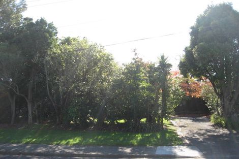 Photo of property in 265 Bleakhouse Road, Mellons Bay, Auckland, 2014
