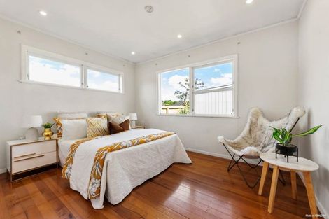 Photo of property in 24 La Rosa Street, Green Bay, Auckland, 0604