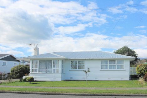 Photo of property in 32 Bartholomew Road, Levin, 5510