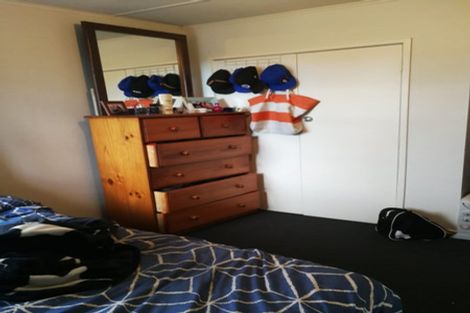 Photo of property in 43 Sunnyside Road, Sunnyvale, Auckland, 0612