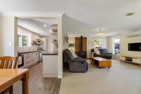 Photo of property in 12 Saunders Place, Redwood, Christchurch, 8051