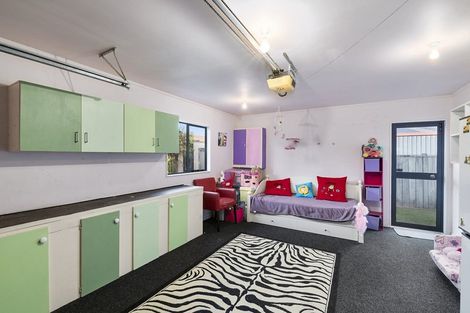 Photo of property in 18 Robert Grove, Paraparaumu, 5032