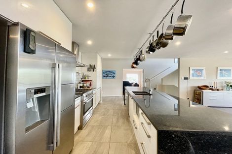Photo of property in 17 Bay Lair Grove, Island Bay, Wellington, 6023