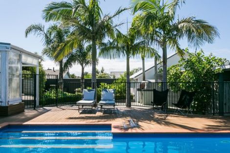 Photo of property in 14 Selwyn Road, Hospital Hill, Napier, 4110