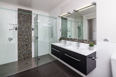 Photo of property in 13 Peregrine Place, Kinloch, Taupo, 3377