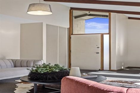 Photo of property in 14 Raekura Place, Redcliffs, Christchurch, 8081