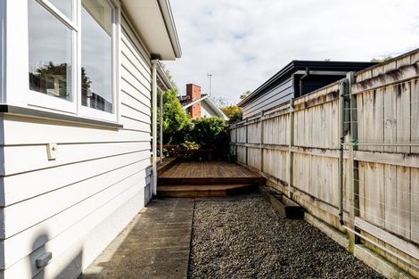 Photo of property in 5 Athlone Place, Hokowhitu, Palmerston North, 4410