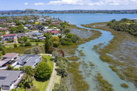 Photo of property in 1/13 Estelle Place, Farm Cove, Auckland, 2012