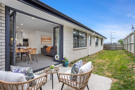 Photo of property in 32 Accolage Boulevard, Kumeu, 0810