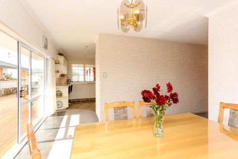 Photo of property in 13 Waiwera Place, Merrilands, New Plymouth, 4312