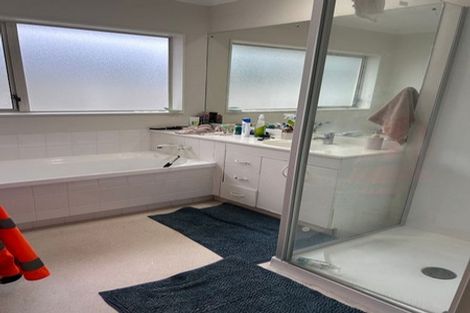 Photo of property in 53 Palmcrest Grove, Highland Park, Auckland, 2010