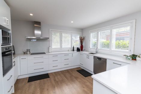 Photo of property in 92 Silverstream Road, Crofton Downs, Wellington, 6035