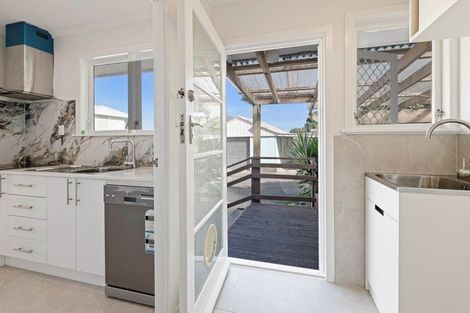 Photo of property in 14 Tairere Crescent, Rosehill, Papakura, 2113