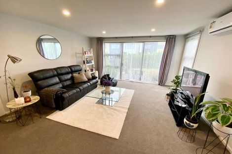 Photo of property in 32 Liberation Road, Papakura, 2110