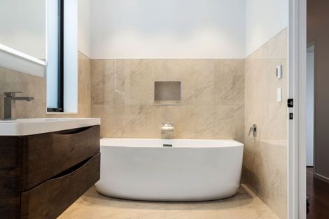 Photo of property in 6 Whiterock Lane, Richmond Hill, Christchurch, 8081