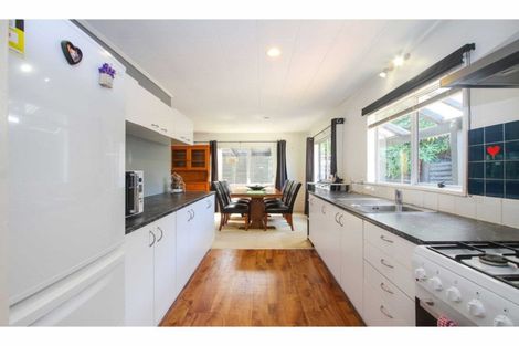 Photo of property in 1/18 Teviot Place, Totara Vale, Auckland, 0629