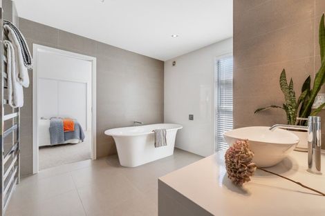 Photo of property in 8 The Parade, Bucklands Beach, Auckland, 2012