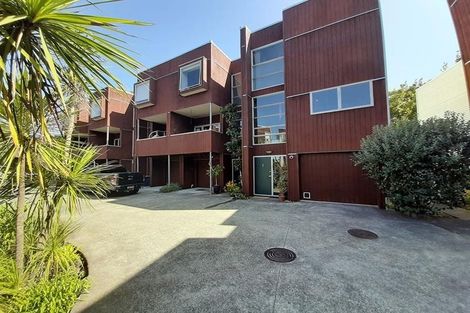 Photo of property in 76g Edmonton Road, Henderson, Auckland, 0612