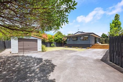 Photo of property in 55 Meadowvale Rise, Titirangi, Auckland, 0604