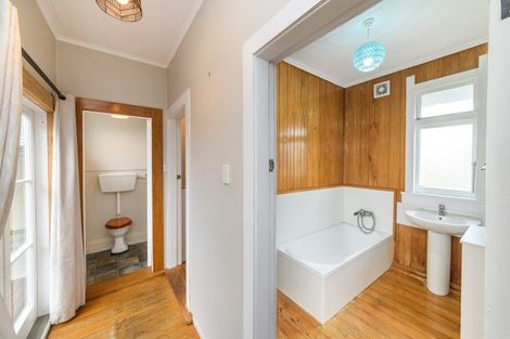 Photo of property in 25 Hunia Street, Marton, 4710